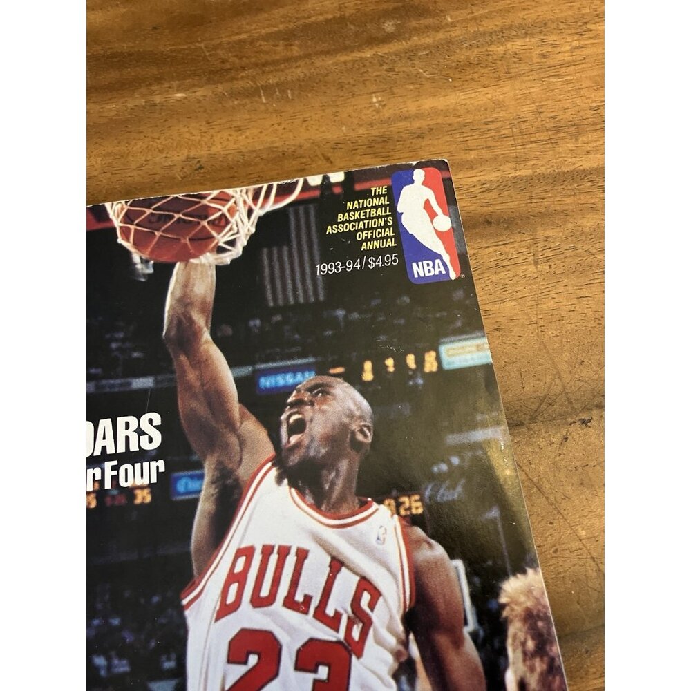 Street & Smith's Pro Basketball Magazine MICHAEL JORDAN Bulls 1993-94 NBA - Picture 5 of 8